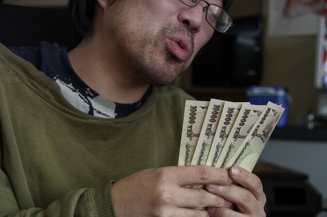 SNSの闇バイトに応募すると個人情報を根掘り葉掘り聞き出されて抜け出せなくなる