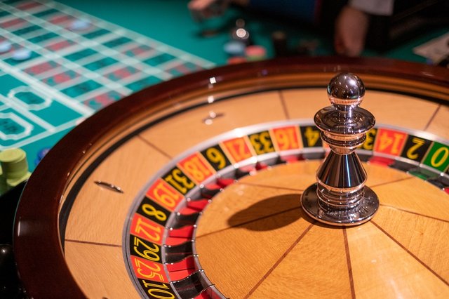 オンラインカジノで一攫千金！ のはずが…突然の閉鎖や出金不能など詐欺に引っ掛かる可能性も