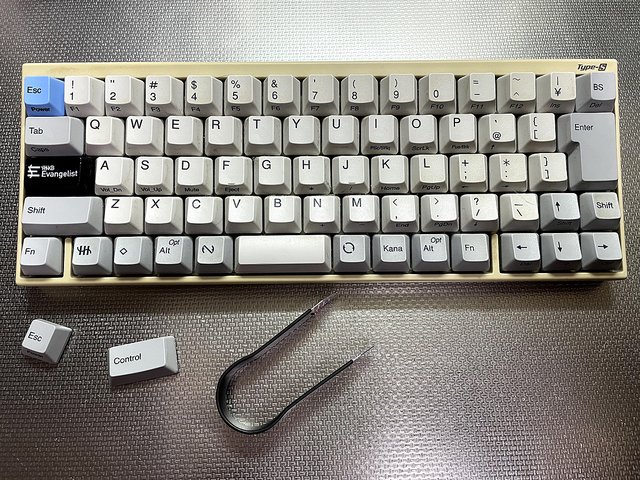 10年使って黄色くなったHHKBを漂白剤に漬けてクリーニングしてみた