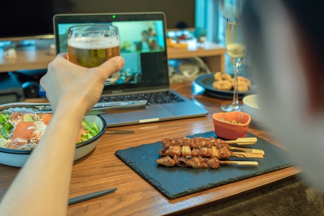 家飲み費用は月いくら？ オンライン飲み会は楽しい？ アンケートから見えたコロナ禍の飲酒事情