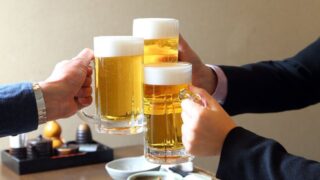 今日は無礼講の真意は? 昭和生まれの人と新入社員がお酒を飲む際の注意点
