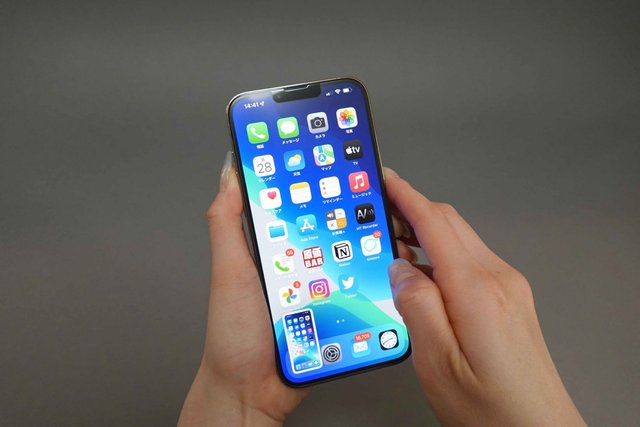 iPhone13のサイドボタンを5回押すと…意外と知らないボタン操作のテク