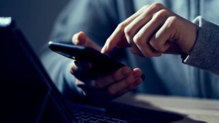 Facebookメッセージ「ビデオに写っているのはあなたですか」をクリックするとどうなる？