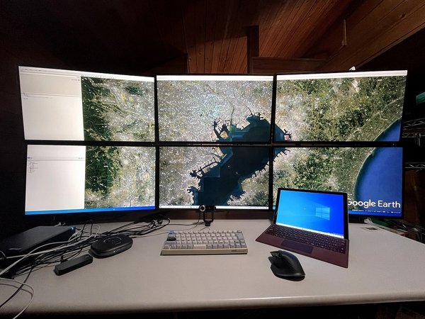 秘密基地感があると仕事が捗るので27型ディスプレーを6枚並べた結果！